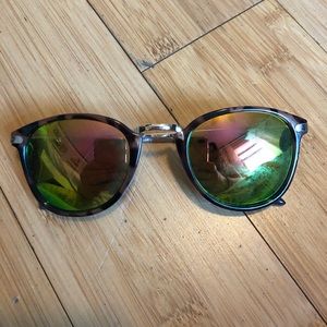 Mirrored colored sunglasses s